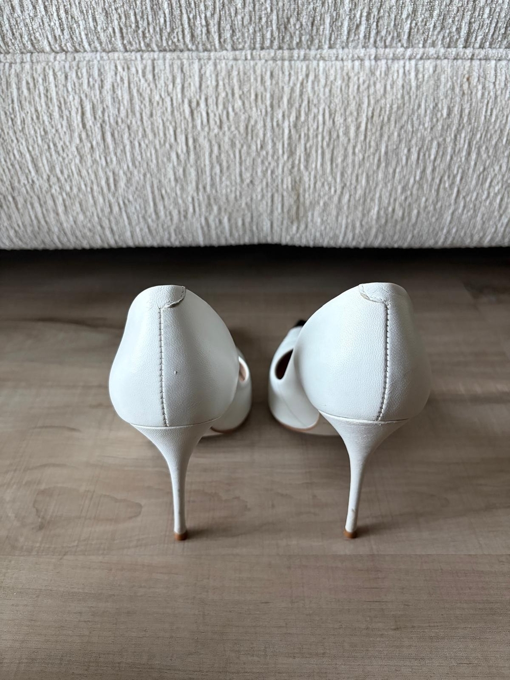 Saks Fifth Avenue White Pointed Toe Stiletto Pumps with Metallic Cap - Picture 6 of 7